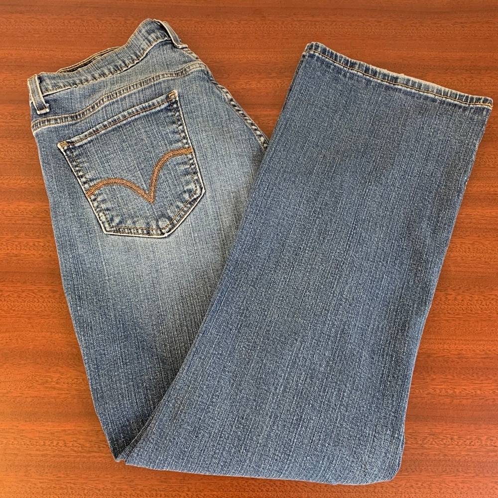 EUC Levi's 529 Curvy Boot Cut Jeans
